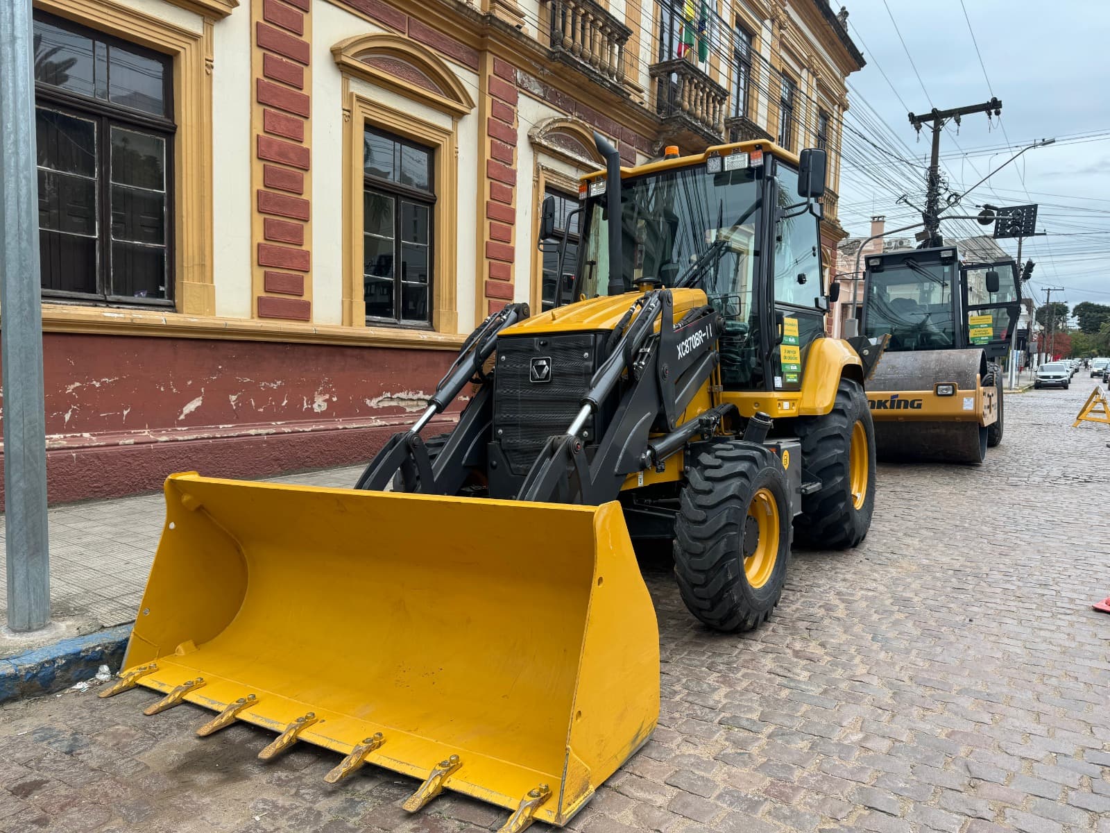 Prefeitura de Bagé recebe novos equipamentos para manutenção de estradas rurais