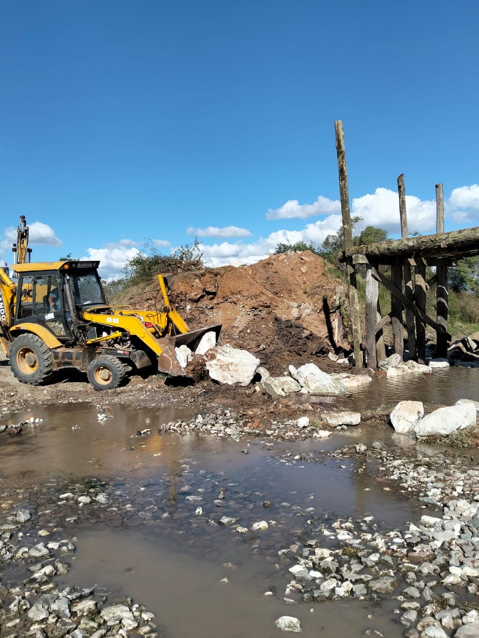 Prefeitura intensifica recuperação de estradas e pontes no interior de Bagé