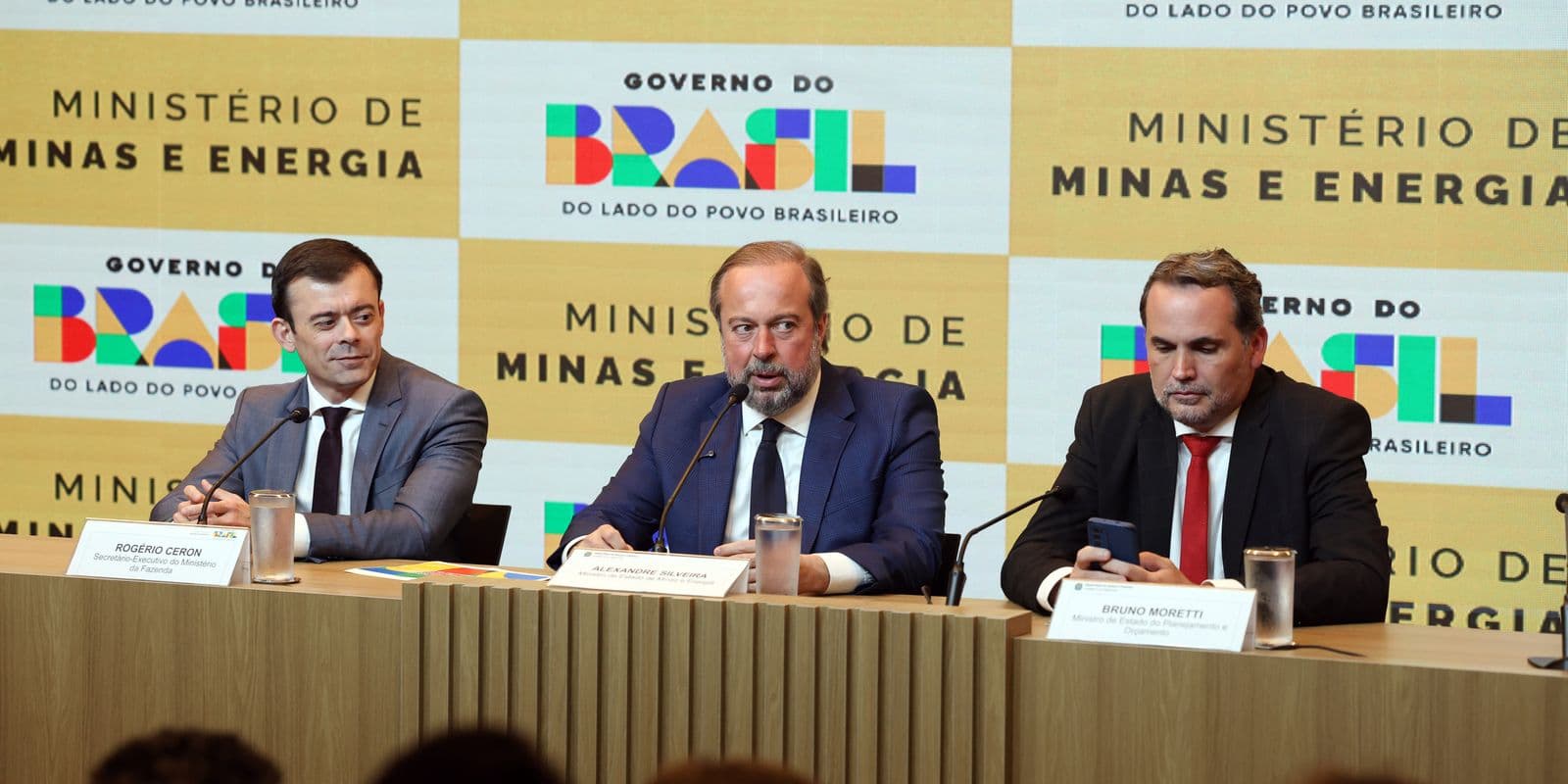 Governo Federal anuncia subsídio para conter alta nos combustíveis