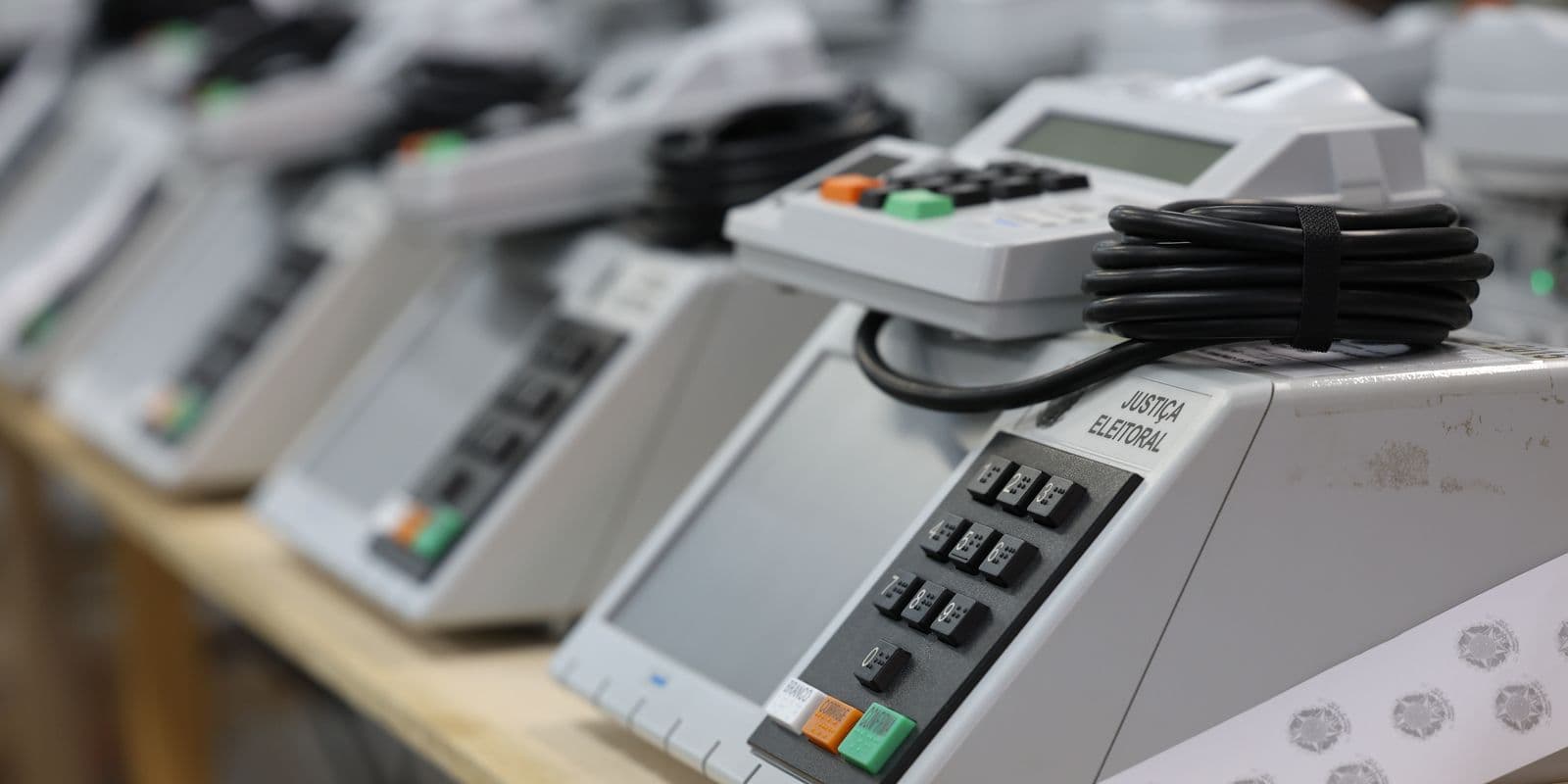 TSE estabelece novas regras e comissão para controle de IA nas eleições
