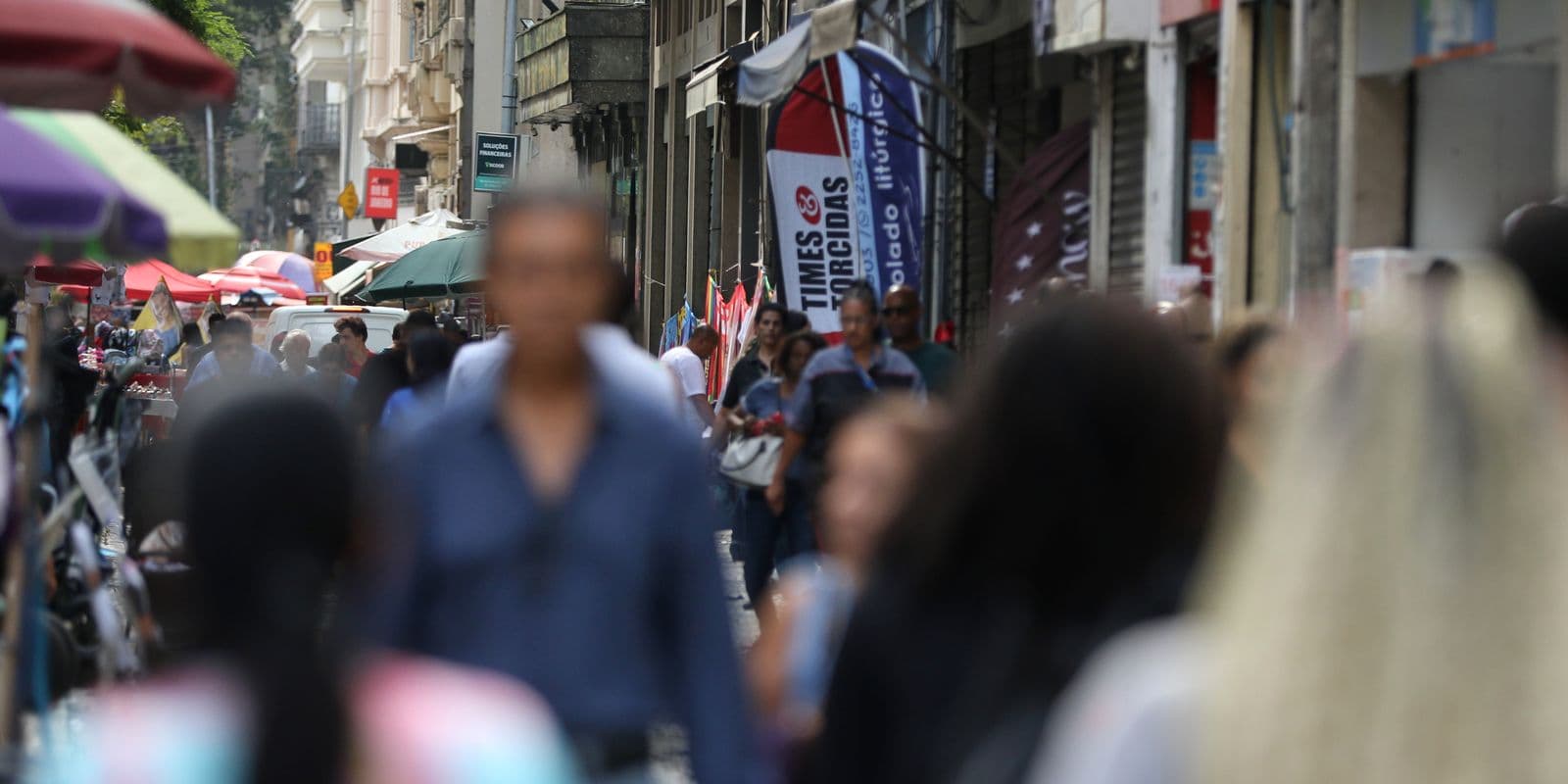 Desemprego entre pretos é 55% superior ao de brancos no início de 2026