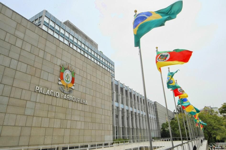 Assembleia aprova contratação de 2 mil servidores para educação