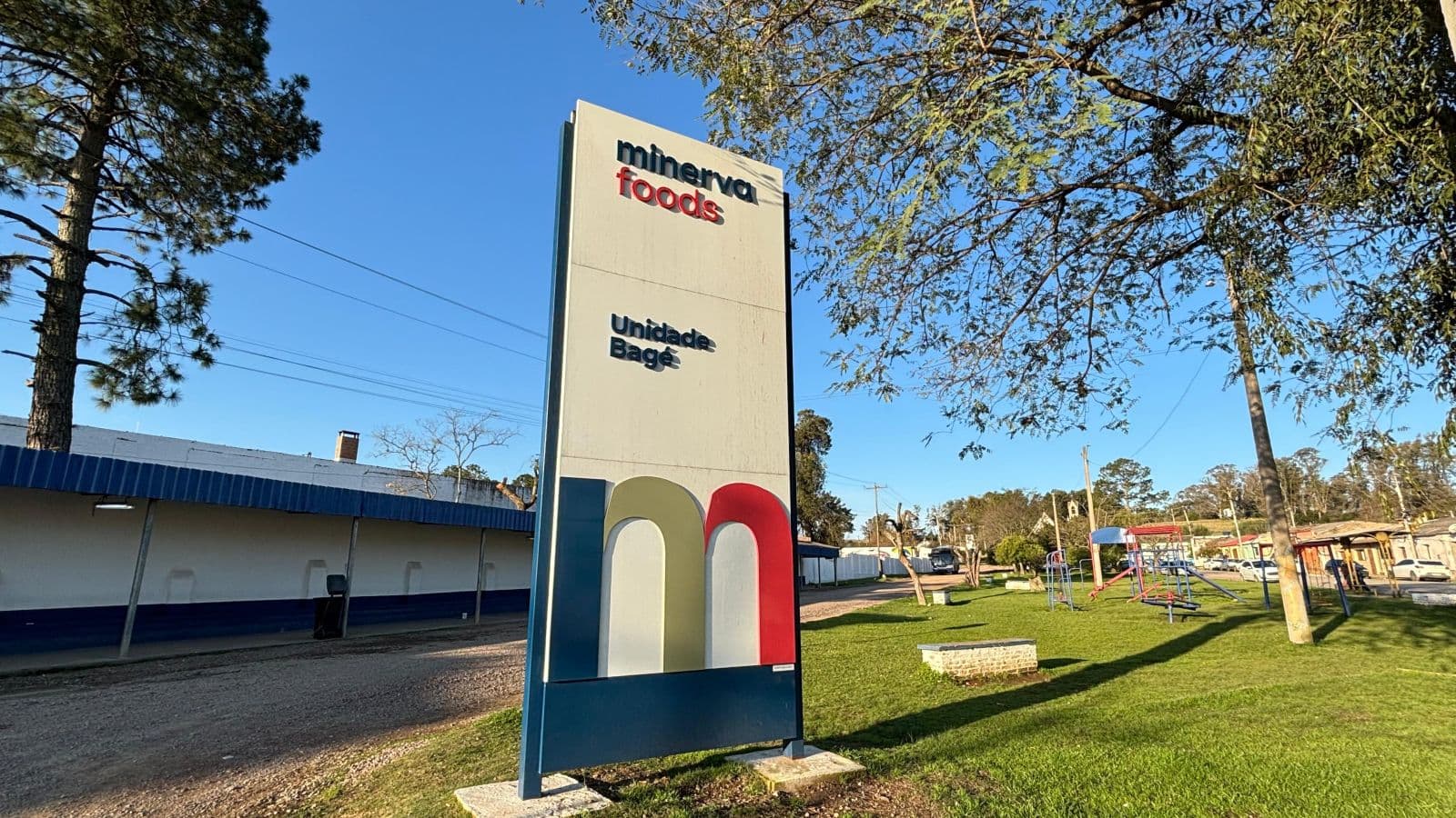 Negociações entre Minerva Foods e sindicato buscam novo acordo coletivo para unidades de Bagé